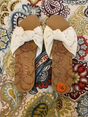 White Bow Slide Sandals Size 9.5 Feminine Summer Flats